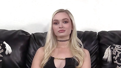 Sexy milf and ready for hardta