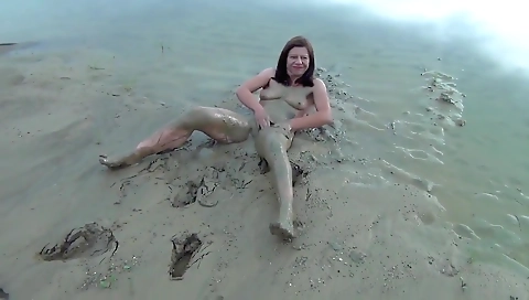 Sultry slutty girl's pussy is ready to get