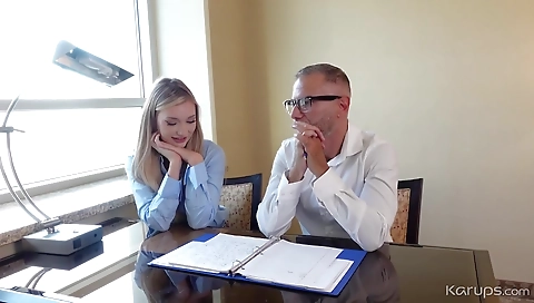 Hawt couple fuck in the kitchen