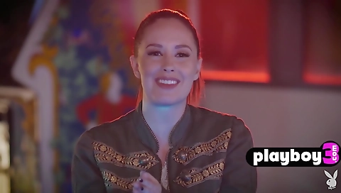 Hotie enjoys playing and dildo