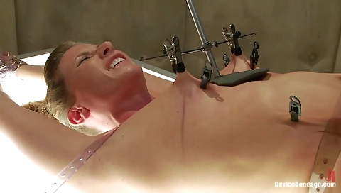 Hawt scene with a sexy brunette hair