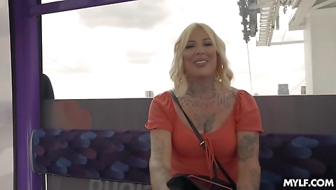 Married guy gets her pussy eaten