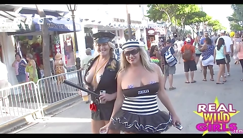 Sexy slutty teenie gets her pussy stretched by lez