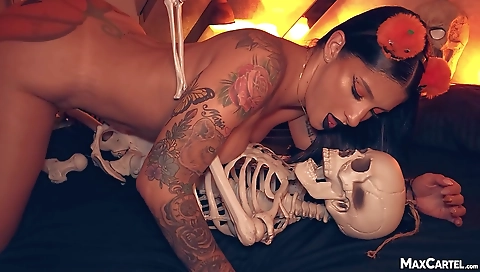 Mature chick's wet pussy is ready to fuck succes result